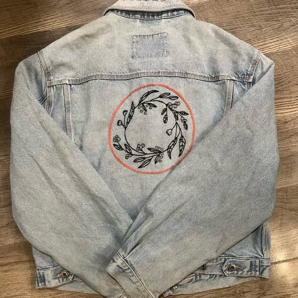 UNIONBAY Medium Light Blue Denim Jacket with Black Embroidery - Picture 3 of 6